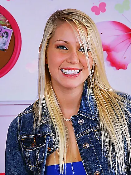 Beautiful teen gals Kiara Diane and Vanessa Cage share one hard