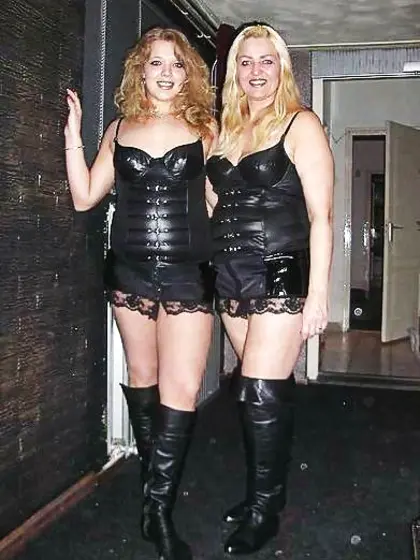 retro sluts in boots geile stiefelfrauen retro