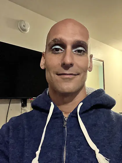 Ok, I admit I want a clean man big cock or transgender female bi