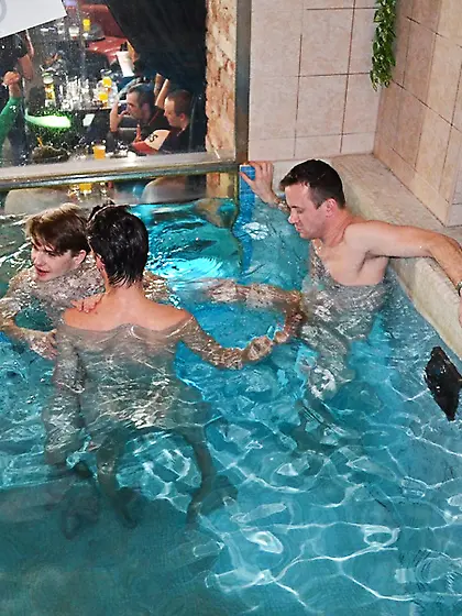 Extreme loving pair tub