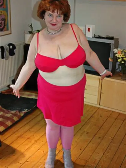 MILF Chris 44 G from United Kingdom Pink...