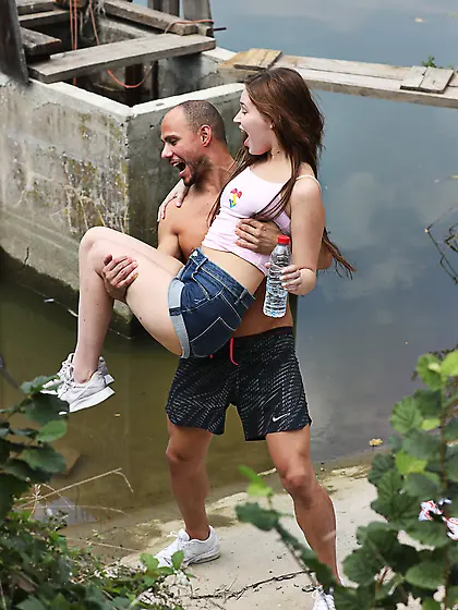 Shelley Bliss gets eaten out and shagged outdoors