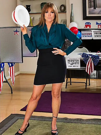 Darla Crane kneels before her lovers and passionately sucks thei