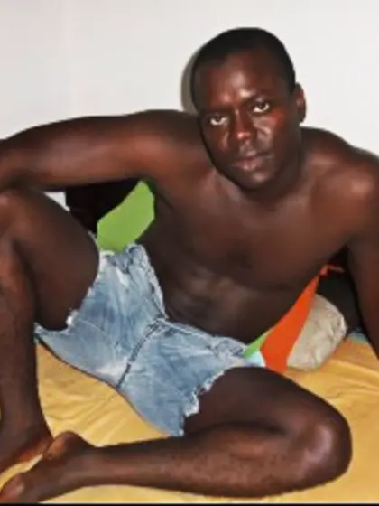 Brunette carlos roberto perform