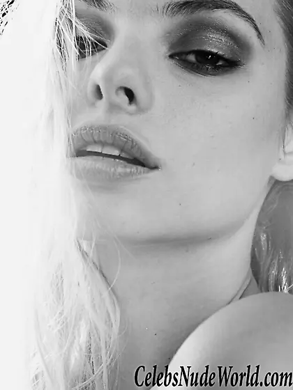 Dioni Tabbers Topless