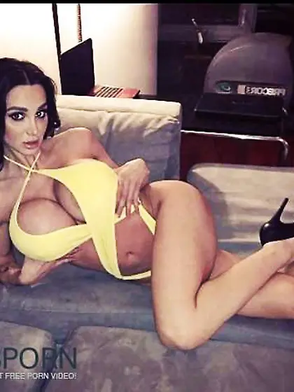 Amy flashes off her hefty beautiful fake knockers!