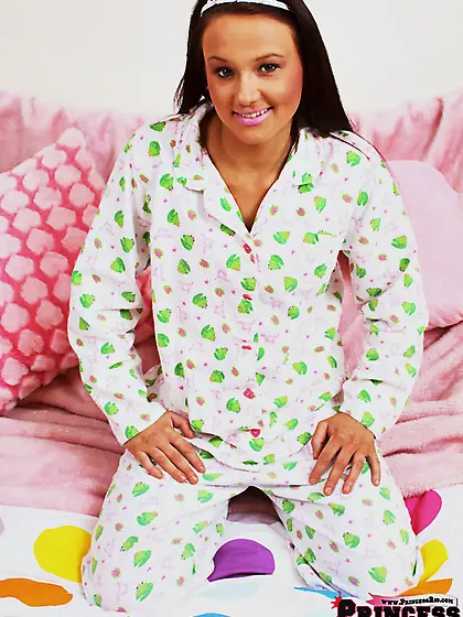 Teen babe tiara naked