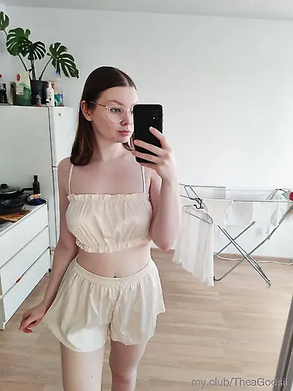 Kira Free Photos