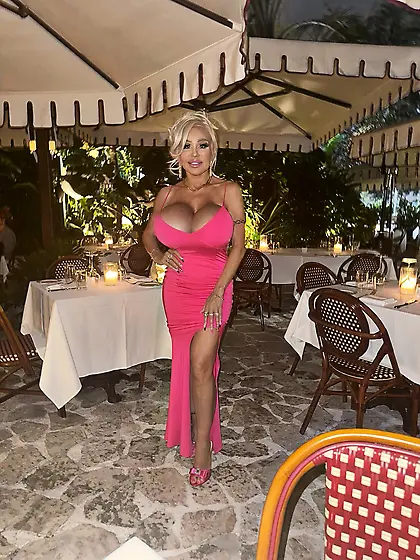 MILF Bimbo