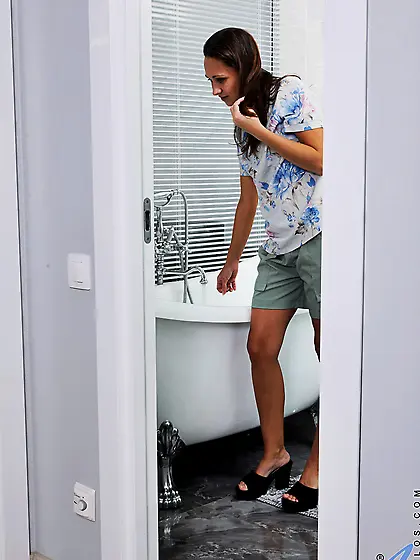 Katerina Strougalova is going to play around with her pussy