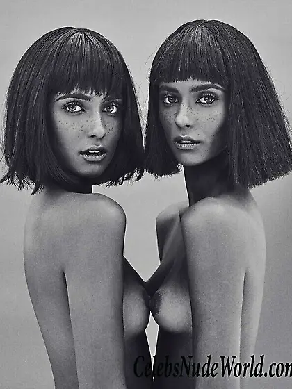 Elisha Herbert & Renee Herbert Topless