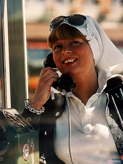 Luscious babe shows large