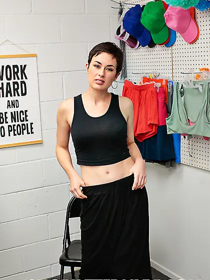 Olive Glass enjoys a rough sex with Wrex Oliver in the office