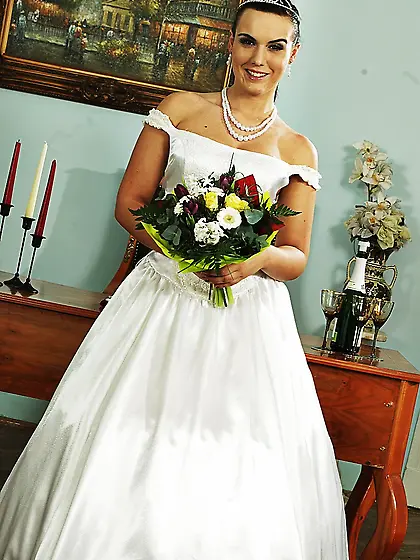 Turned on Ella Wild enjoys in passionate sex session with Gloria