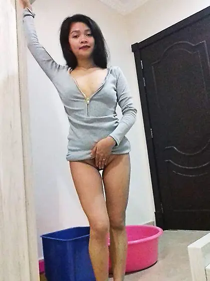 Sheraine Pornstar Hottest Pose In Gray Dress