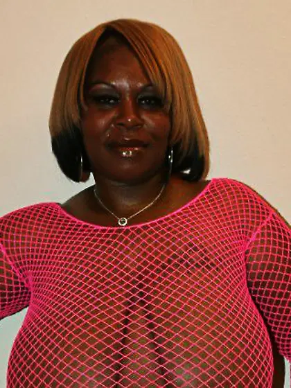 Black BBW whore Cherry Bomb in pink fishnet top gets her snatch