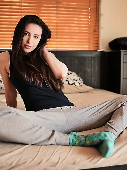 Babe knows that all the men watching her go crazy about sweet op