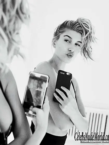 Hailey Baldwin Nude