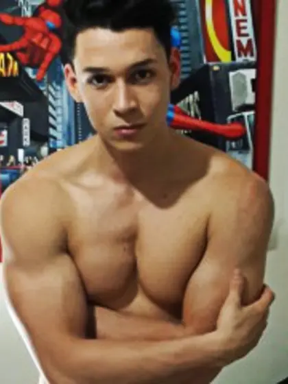 23 yo brunette Kamilogym.