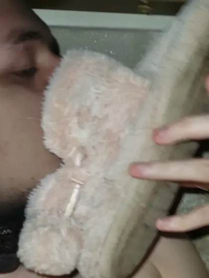 he loves his aunts feet