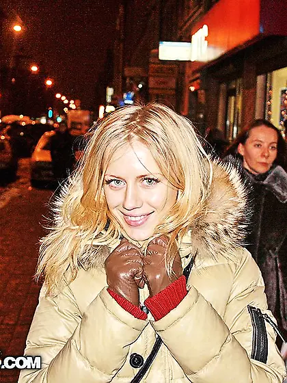 Bimbo gets picked up in cafe and goes to public restroom for a M