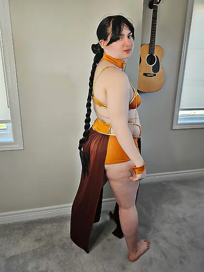SydQ slave girl cosplay (aged 18)