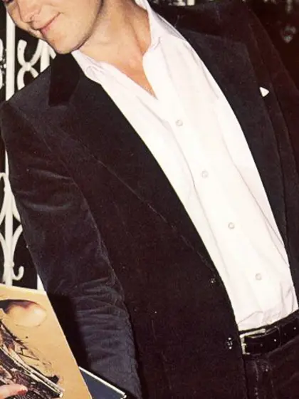 Dude watching friend drilling