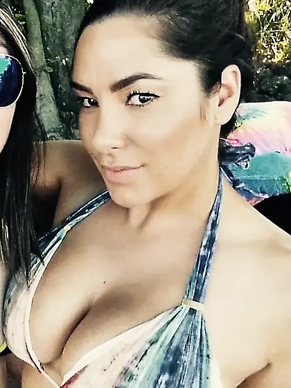 The lesbo footage Michelle hopes you forgot about