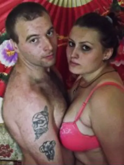 Brunette viccky perform cameltoe