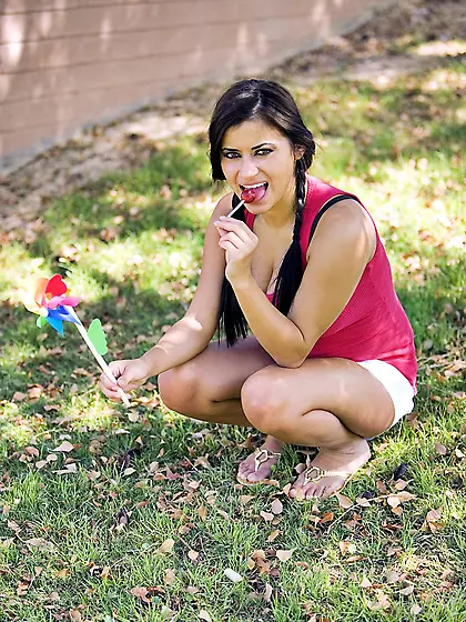 Alexa Loren takes her clothes off outdoors and shows us her foxy