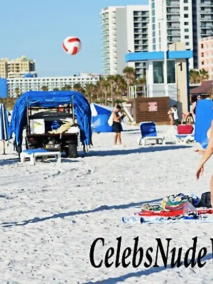 Anais Zanotti & Nicole Caridad Sexy