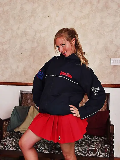 Tight blonde cheerleader Willow shows her wonderful tits while d