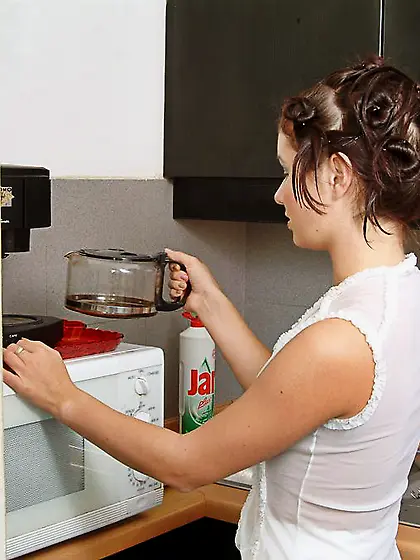 Bootylicious tanned Jana Mrazkova lifting skirt and playing with