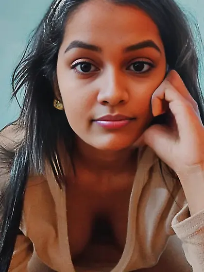 Indian cute girl showing her nude pusssy