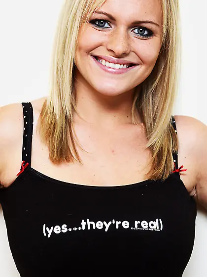 Banging babe pose luscious