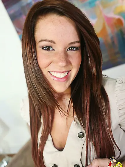 Vicious teen Lizzie Tucker squeezing butt cheeks when riding the