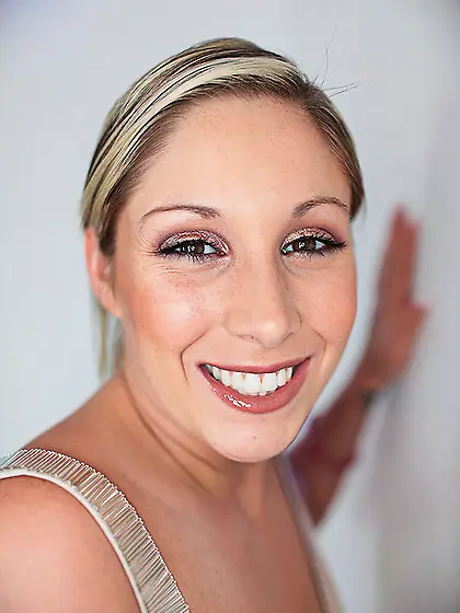 The blonde chick Cali Allure proves that she can do the best ora