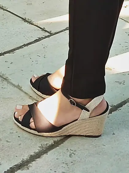 Voyeur Teen feet foot barefeet barefoot toes soles