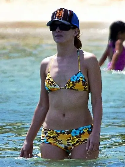 Sandra Bullock in bikini11/25/2025