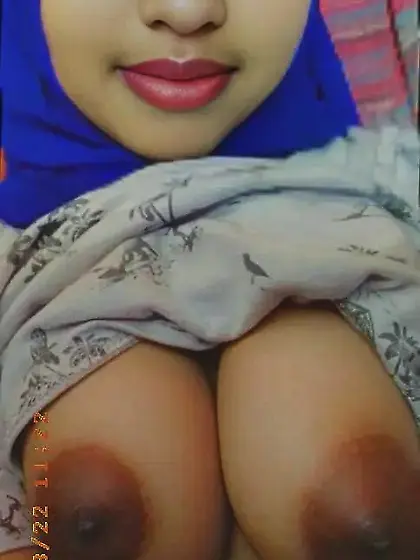 Muslim girl eva fingering