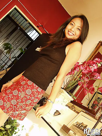 Cuet solo babe,  Jade Marcela gets off her shirt and skirt and sh