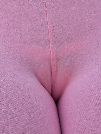 Virgo Peridot twerking her fat ass after showing her cameltoe