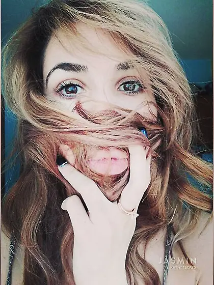 Bisexual cam girl