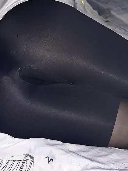 MY SİSTER SLEEPS İN TİGHTS