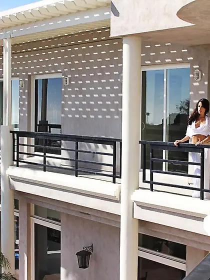 Kortney Kane takes all of her clothes off and pleases her lover