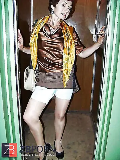 Mature dolls in thongs!