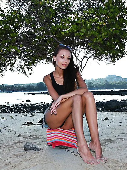 Anna Aj takes her sexy bikini off on the beach and shows us her