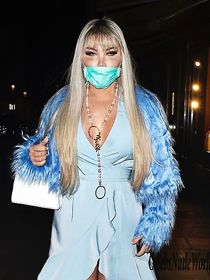 Roddy Alves Cleavage