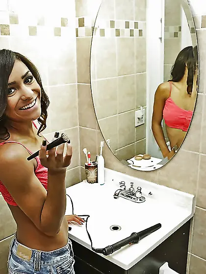 American amateur saggy tits bathroom