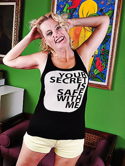 Saggy tits flexible milf